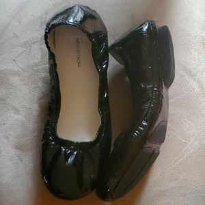 Black patin leather Nordstrom bendable kids shoes size 4.5